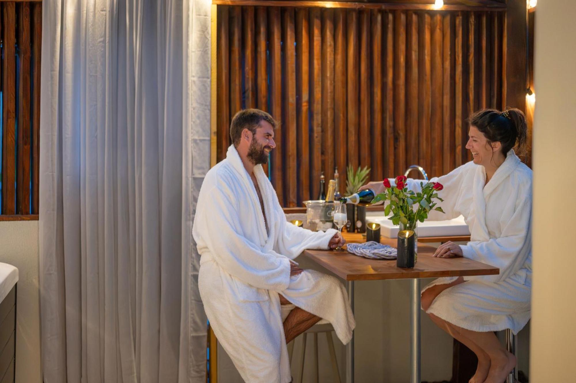Yanna Lodge, Gite Classe 4 Etoiles Avec Spa Couvert Entierement Arrest Ngoại thất bức ảnh